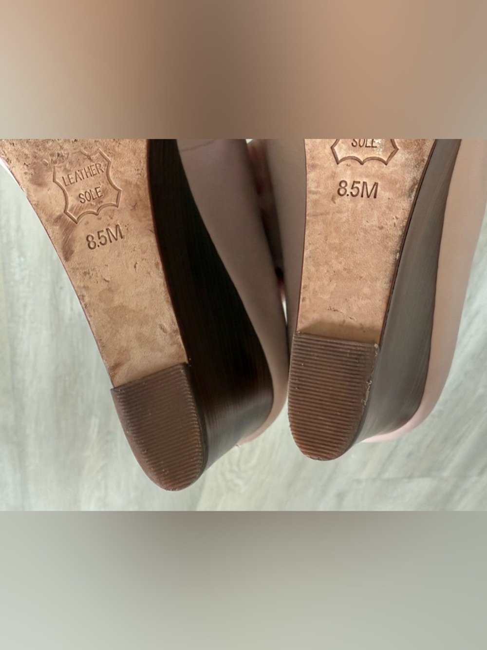 Tory Burch Pink Peep Toe Wedge Heels Gold Logo Medallion Size 8.5M - Picture 8 of 8